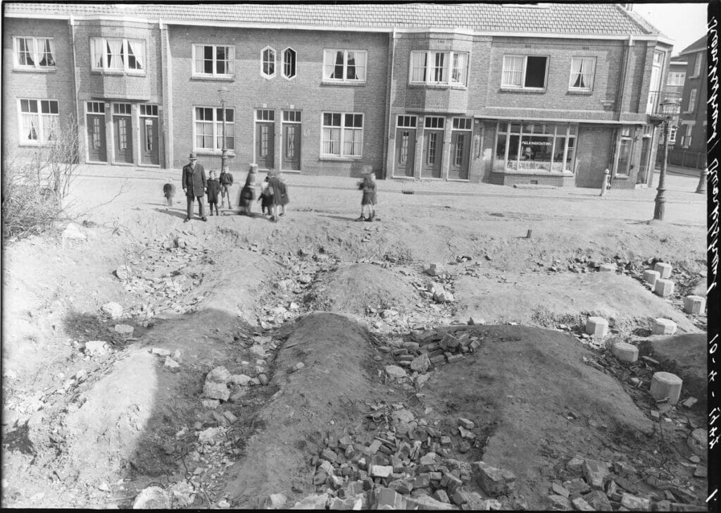 1021 02 Kievitstraaten KwartelstraatDatering: 10 april 1947 © SAA+